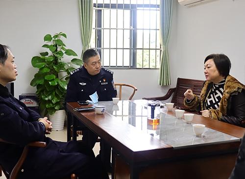 加强党建共建，亲昵警企关系